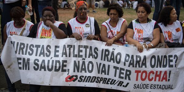 Merkredon, tiuj virinoj postulis pli bonan edukadon dum manifestacio.@ CHRISTOPHE SIMON / AFP