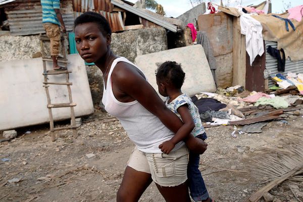 Preskaŭ 300 kilometrojn okcidente de Portoprinco, la urbo Jeremio estas parte detruita la 6an de oktobro post la trapasado de la uragano Matthew. Carlos Garcia Rawlins/REUTERS