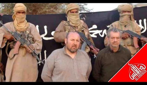 Serge Lazarevic et Philippe Verdon (à droite) aux mains de leurs ravisseurs