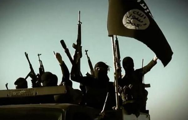 Capture d'image d'une vidéo de propagande diffusée le 17 mars 2014 par Al-Furqan Media montrant des jihadistes de l'EI dans la province de l'Anbar, en Irak - Al-Furqan Media