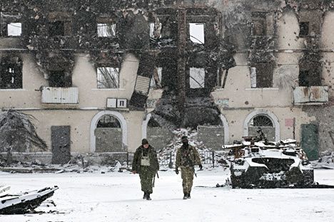 Des insurgés de la République autoproclamée de Donetsk à Vouhlehirsk, localité située à 10 km de Debaltsevo. Crédit : Reuters