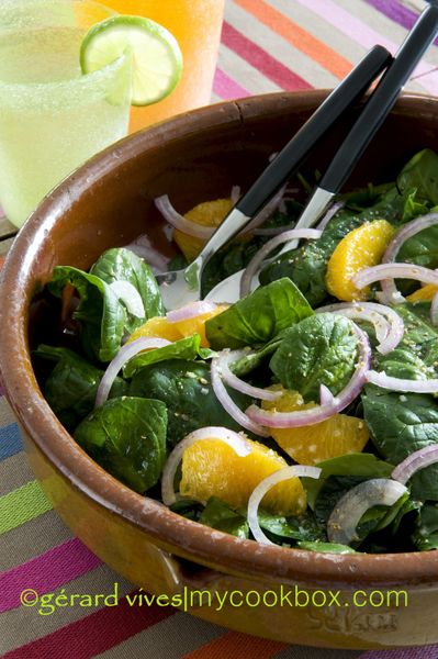 Que faire avec des pousses d’épinards?... moi j’en fais une entrée de saison croquante-gourmande salade de pousses d’épinards, orange, oignons rouges au vinaigre muscat « gérard vives », et avec… le rarissime «poivre des oiseaux », en exclusivité sur www.lecomptoirdespoivres.com