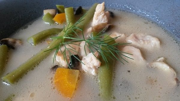 Soupe rafraîchissante aux haricots verts et champignons