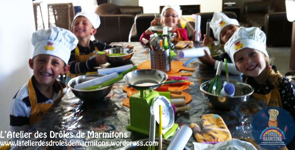Un atelier anniversaire à domicile : gâteau océan avec Eva !
