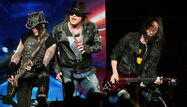 Best Live Band : Guns N' Roses or Motley Crue ?