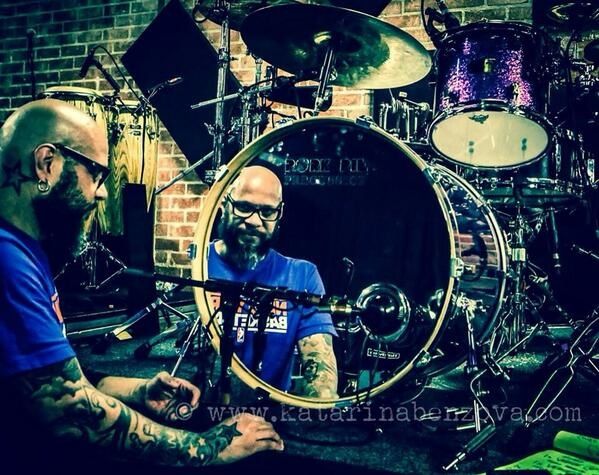 Frank Ferrer parle de l'avenir des Guns N' Roses