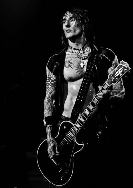Selon Richard Fortus les Guns N' Roses seront actifs en 2016