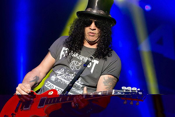 Les Guns N' Roses enregistraient du nouveau matériel selon l'ancienne publiciste de Slash