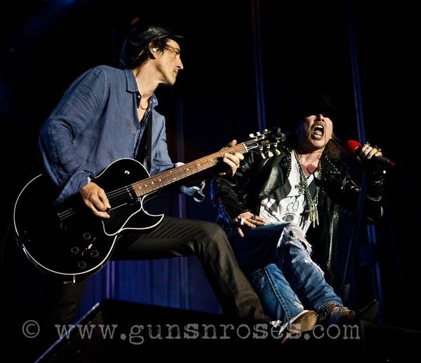 Izzy Stradlin dément son implication avec la reformation des Guns N' Roses