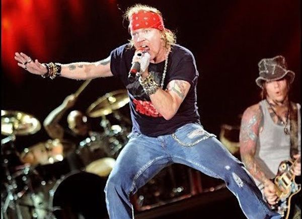 Officiel : Axl Rose rejoint (temporairement) AC/DC !