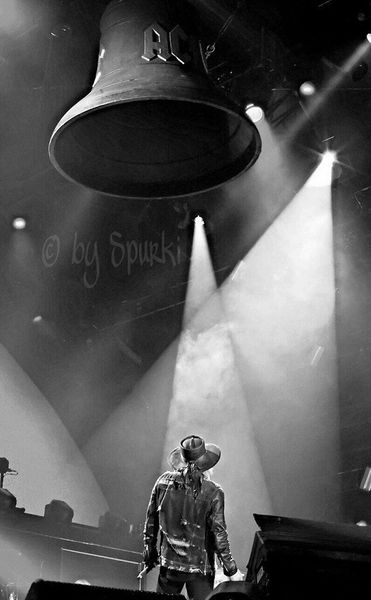 AC/DC (With Axl Rose)- Live At Londres