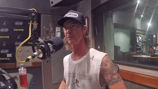 Duff McKagan revient sur le concert d'AC/DC avec Axl Rose à Londres