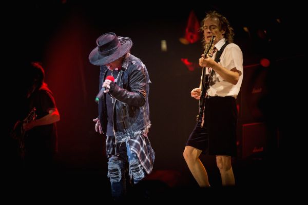 AC/DC (With Axl Rose)- Live At Sunrise