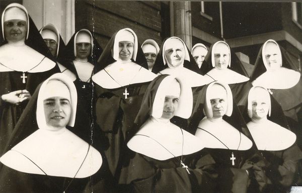 131 - Les soeurs de l'Enfant Jésus.
