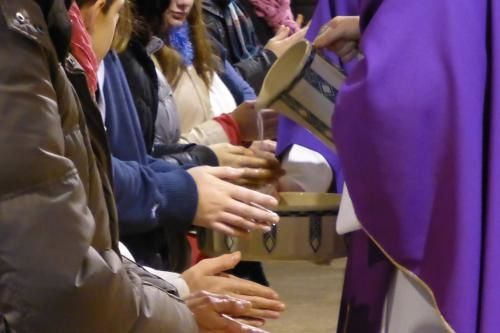 Les futurs confirmands à la messe de préparation