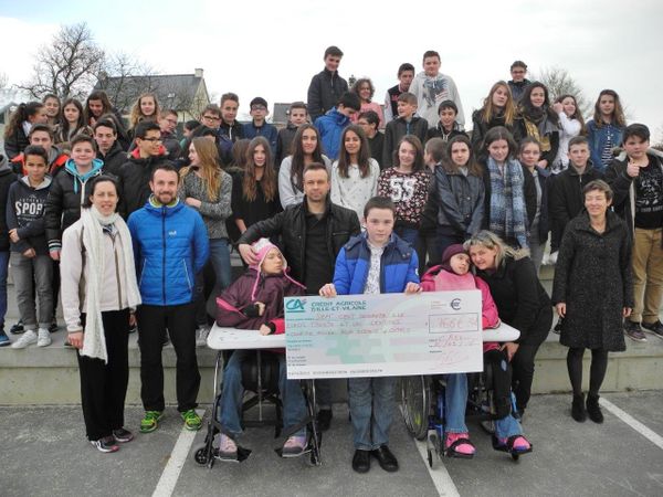 Remise du don du College de Crevin