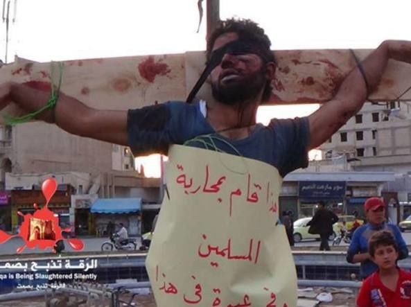 Crocifissi due uomini in Siria