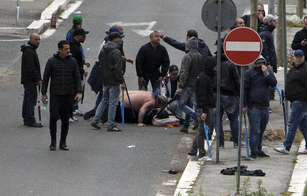 RISCHIARE LA VITA PER VEDERE UNA PARTITA