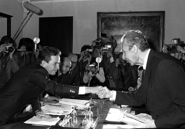 Simona Bonfante distrugge il mito di Berlinguer conteso da Grillo e Renzi