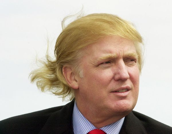 TRUMP AVANTI TUTTA E LA POLIZIA PICCHIA CHI LO CONTESTA. SONDAGGI A SORPRESA. SECONDO ALCUNI CONTRO SANDERS PERDEREBBE
