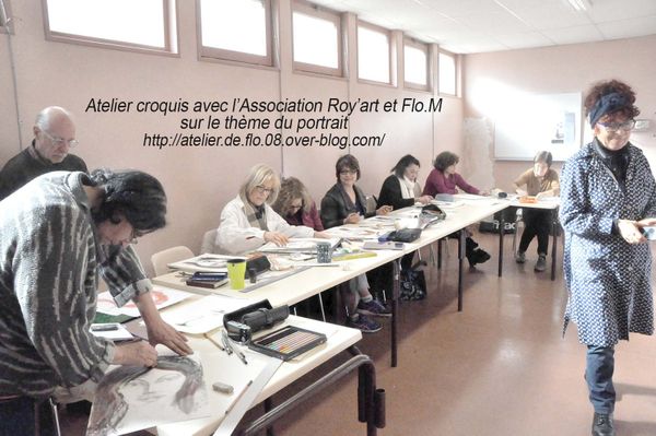 Atelier de Flo explique à l'Association Roy'Art les bases du portrait