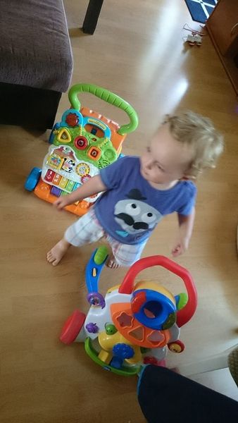 Trotteur VTech vs Trotteur Chicco : Mon Avis de Bébé qui sait tout juste marcher !