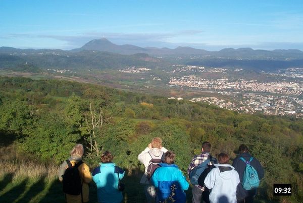 Panorama depuis Gergovie sur la Chaîne des Puys et Clermont-Ferrand
