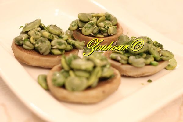 Artichaut aux fèves vertes (Artichokes with green fava beans)