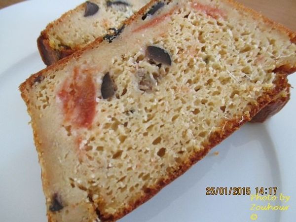 Cake aux anchois, aux tomates et aux olives noires