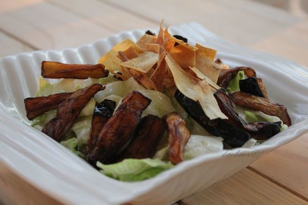 Salade d’aubergine au Taratore, crème de sesame.