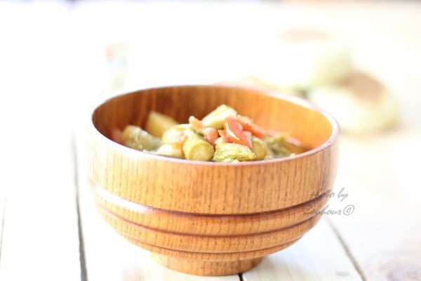 Cornes Grecques à l’huile d’olive (Bamia bil zeit) Okra with olive oil