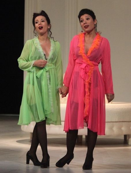 «Cosi» à l'opéra : La gravité derrière la désinvolture