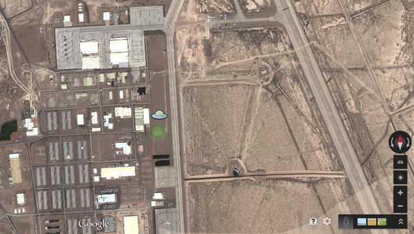 Un easter egg de google : le personnage de street view est dans une soucoupe volante