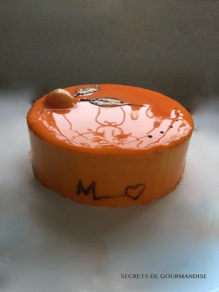 Mousse d’amande avec insert d’abricot
