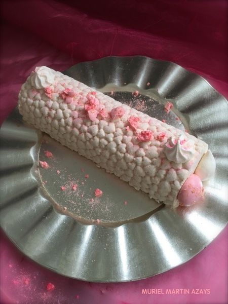 Bûche glacée vanille/ caramel laitier/ meringues