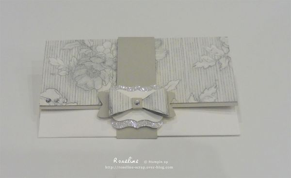 Pochette chic Stampin'up, papier Elégance intemporelle , et vanille. Perforatrice Noeud