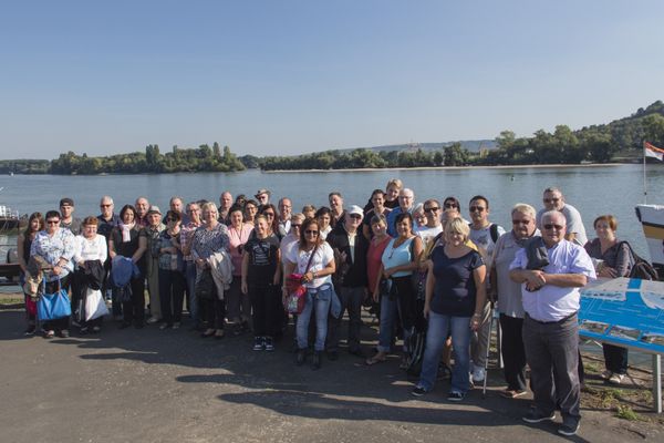 Les excursionnistes à leur arrivée à Rüdesheim