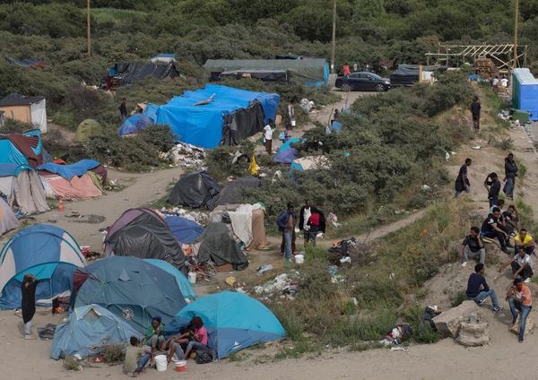 « MIGRANTS » : À CALAIS, LA RÉPUBLIQUE SE VAUTRE DANS LE GROTESQUE (SUITE) !
