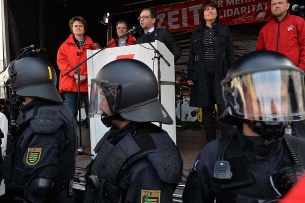 « MIGRANTS » : LA COLÈRE DES ALLEMANDS NE FAIBLIT PAS…