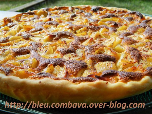 Tarte Soufflée aux Pommes Caramélisées à la Vanille Bourbon sur lit de Pâte de Spéculoos