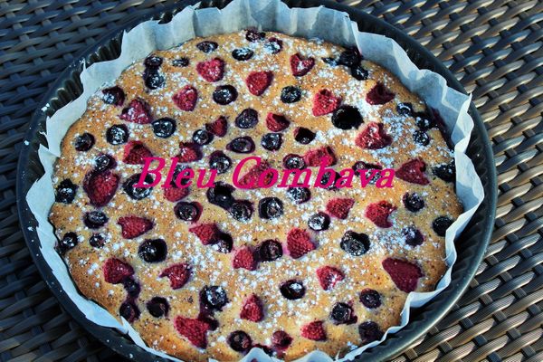 Financier géant Noisette, Framboises et Myrtilles