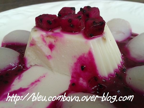 Panna Cotta, Coulis de Pitaya au Citron Vert, Rosace de Letchis