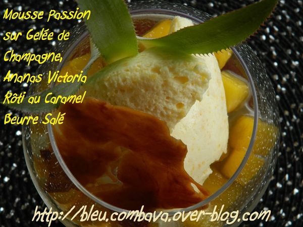 Mousse de Passion sur Gelée de Champagne, Ananas Victoria rôti au Caramel Beurre Salé et sa Tuile