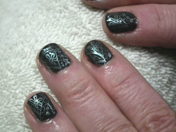 Nouveau stamping... pour commencer la semaine en beauté !