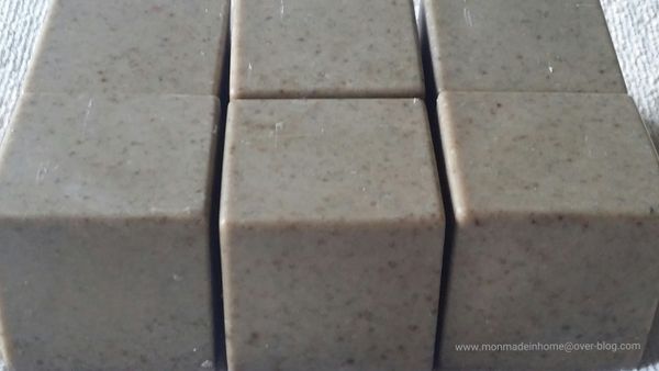 Savon ménager détachant, récurant (HV lin, cendre & terre de sommières) : bluffée par son efficacité !