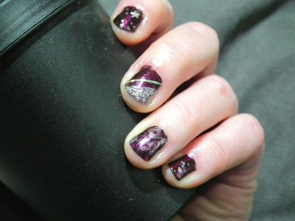 Entraînement Nail Art pour Noël : striping tape, stamping, paillettes étoilées...