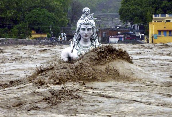 Chennai, la quatrième ville du pays est sous les eaux...