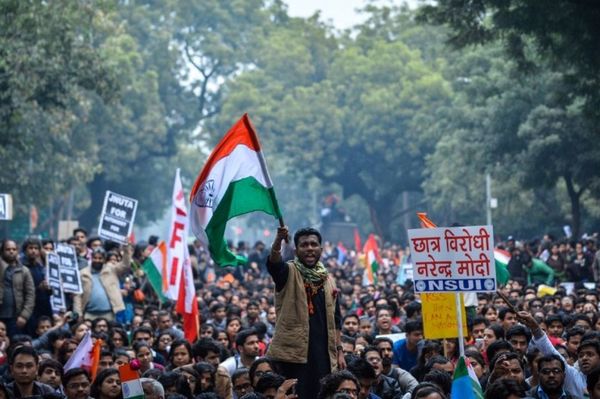 La rébellion universitaire s'étend en Inde: manifestation à Delhi