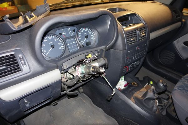 La Clio 2 sans le volant
