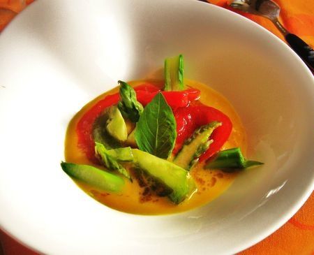 Quelques tomates et gaspacho de carottes sur une idée de William Ledeuil et magazine 750g